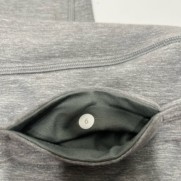 Lululemon Grey Size 6 Women’s Short Leggings, waist 28”, inseam 23”, length - Picture 3 of 14